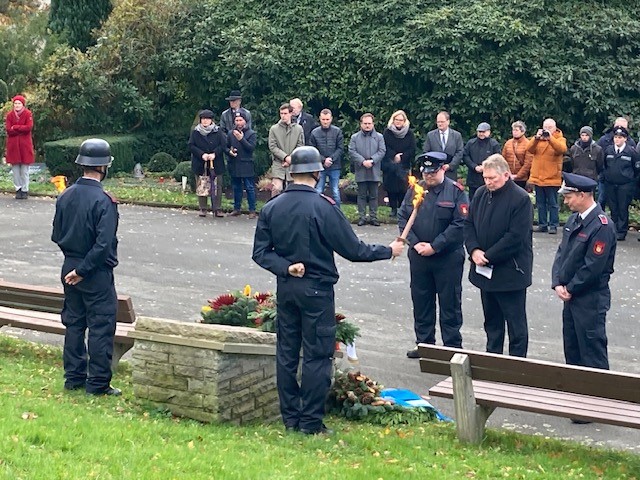 Kranzniederlegung im Park der Ruhe