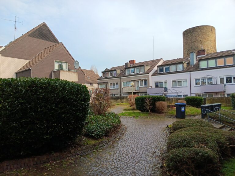 Grün- und Pflasterarbeiten im Innenhof an der Freiheit